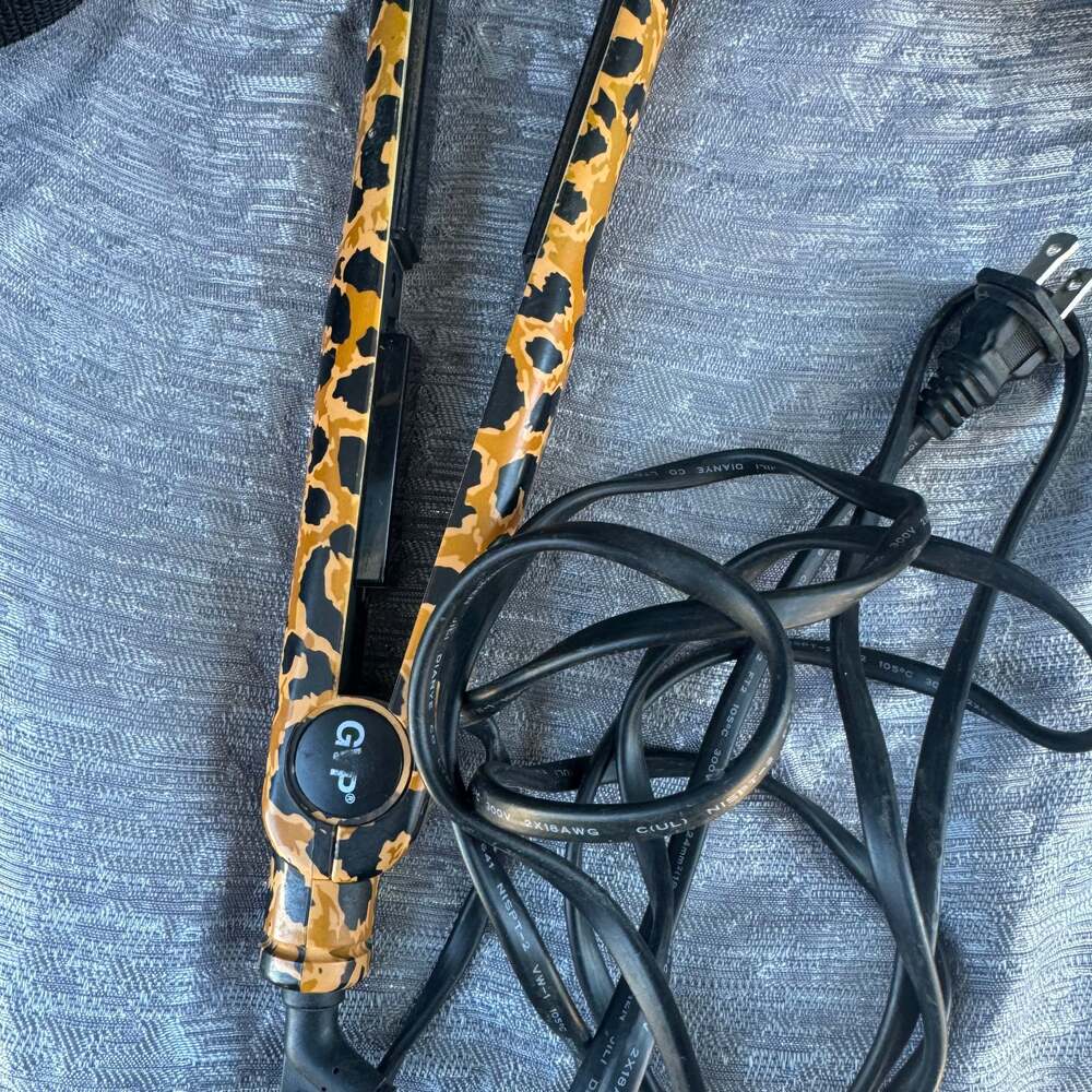 ISO BEAUTY INC ISO 1-inch Professional Titanium Turbo Tiger Flat Iron - .com,